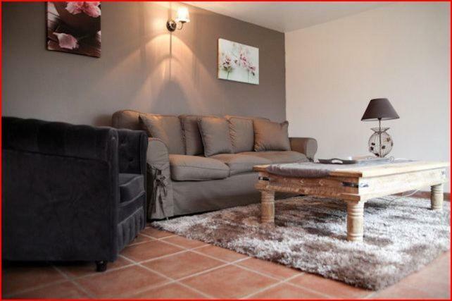 Villa Castel Maison-Table D'Hotes & Jardin-Refuge De Biodiversite Rillieux-la-Pape Bagian luar foto
